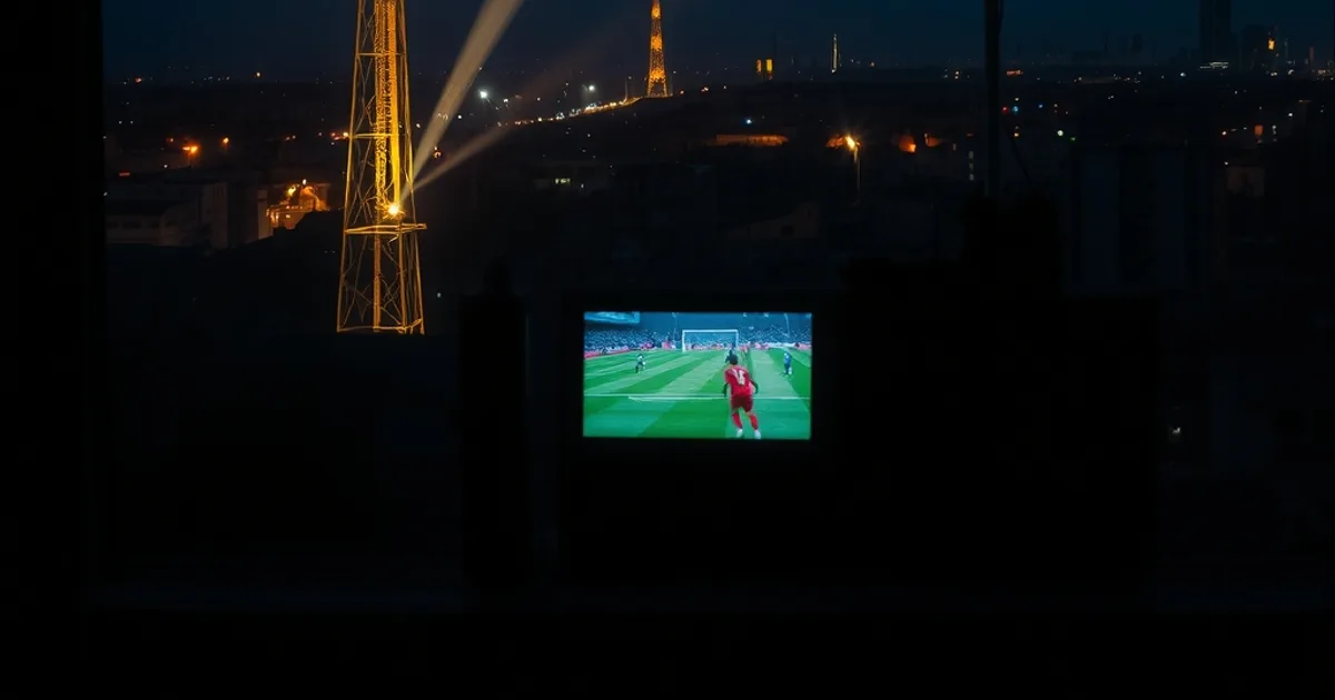 Trois faisceaux lumineux distincts — fibre, antenne 4G et satellite — convergent au crépuscule vers une télévision allumée sur un match, silhouette de Dakar en arrière-plan.